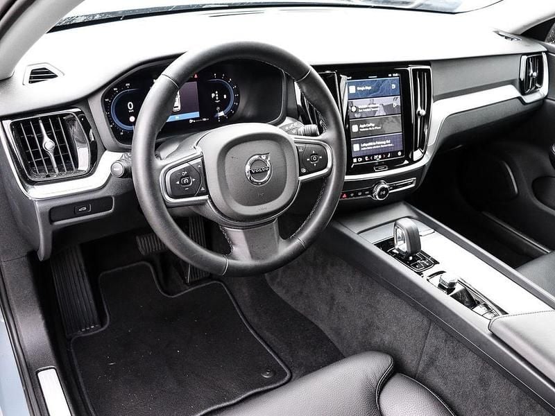 Gebraucht Volvo V60 Core 163 PS (119 kW) 2024 Grau Kombi