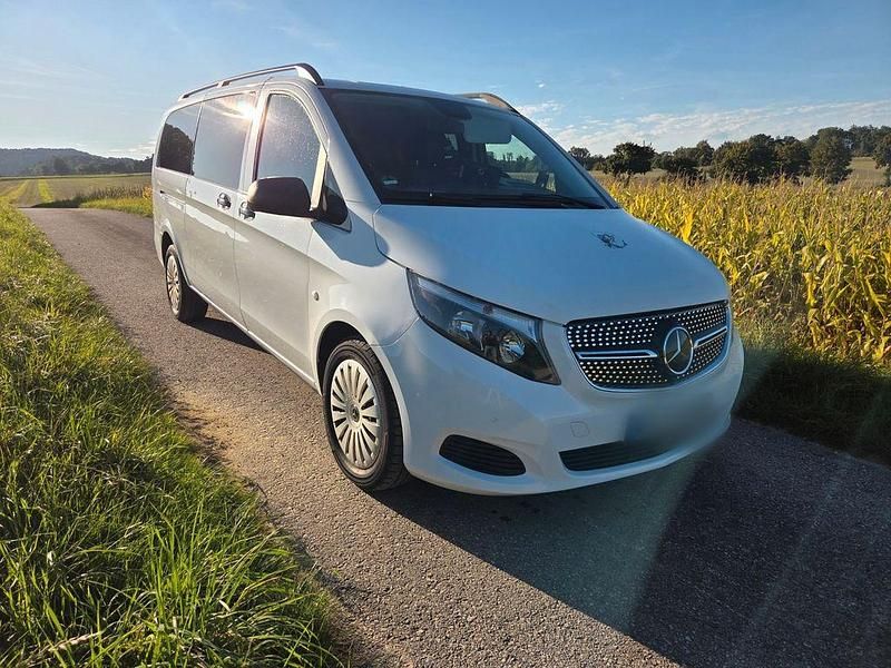 Schwarz Gebraucht 2019 Mercedes Vito Van / Kleinbus | 18.900 € (Fairer Preis) - Bild 1/4