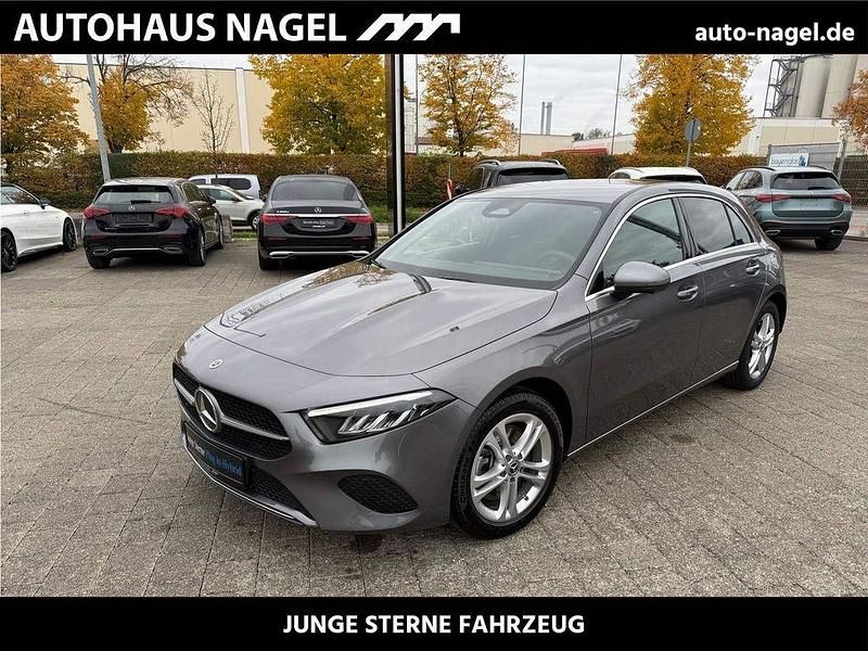 Grau Gebraucht 2024 Mercedes A250 Progressive Limousine | 30.979 € (Fairer Preis) - Bild 1/4