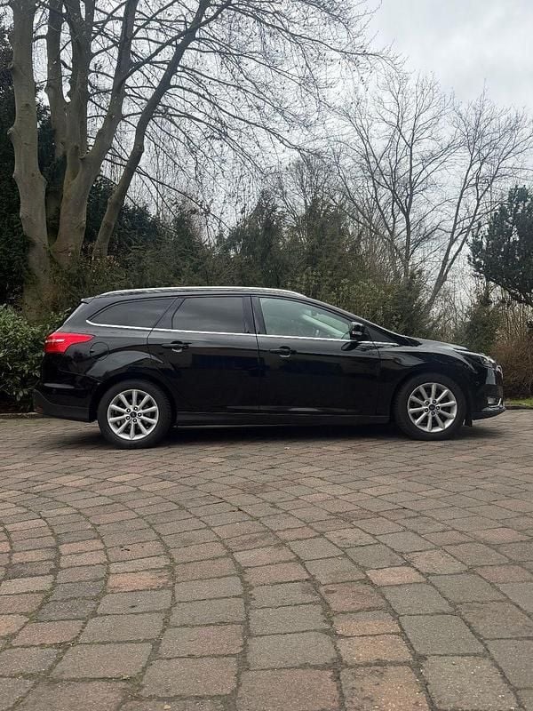 Gebraucht Ford Focus Titanium 120 PS (88 kW) 2016 Schwarz Kombi