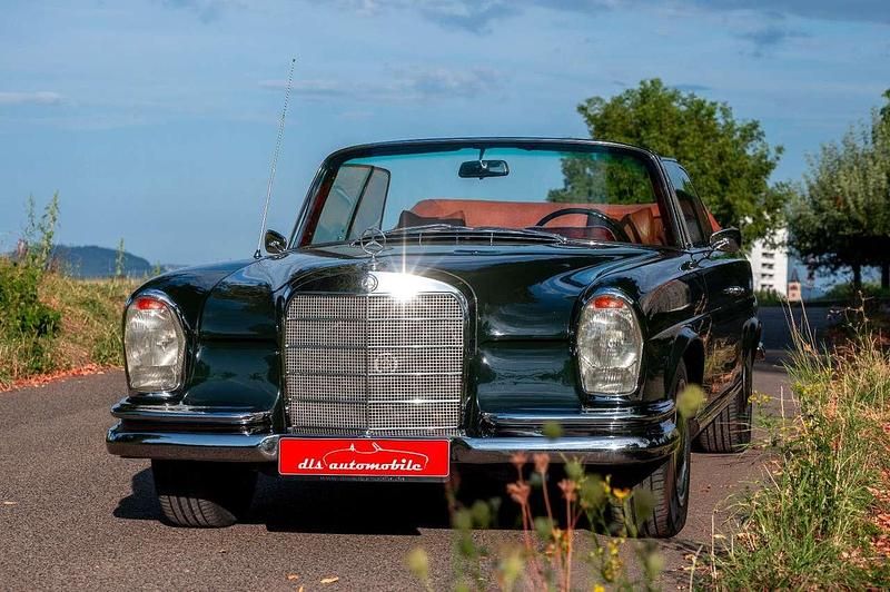 Dunkelolivgrün Gebraucht 1967 Mercedes 250 SE Cabrio | 280.000 € - Bild 1/4