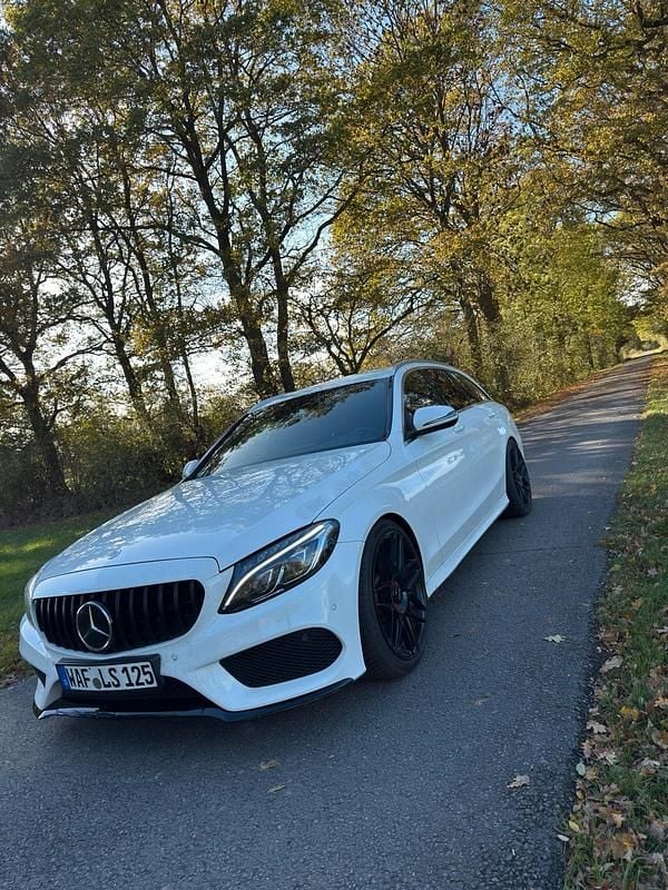Weiß Gebraucht 2015 Mercedes C250 AMG line Kombi | 15.900 € (Fairer Preis) - Bild 1/4