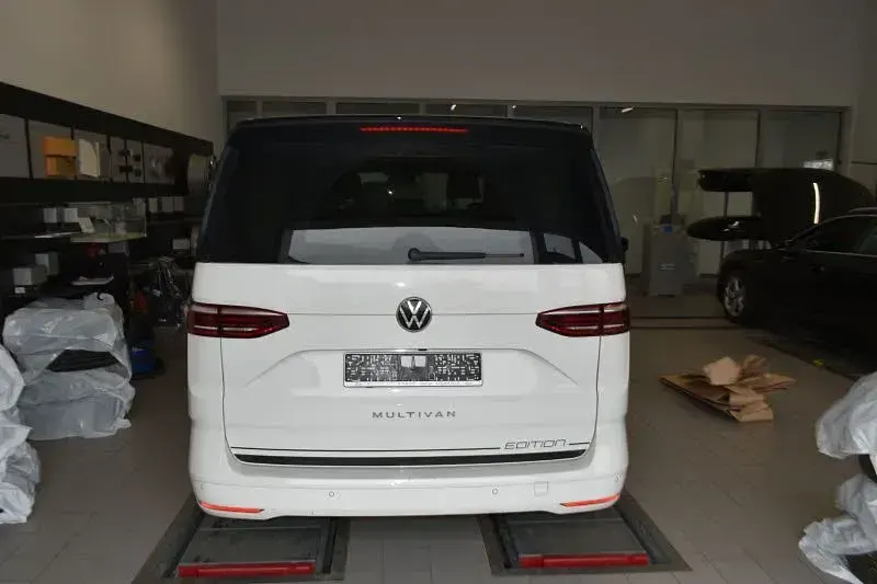 Gebraucht VW Multivan Edition 204 PS (150 kW) 2022 Weiß Van / Kleinbus