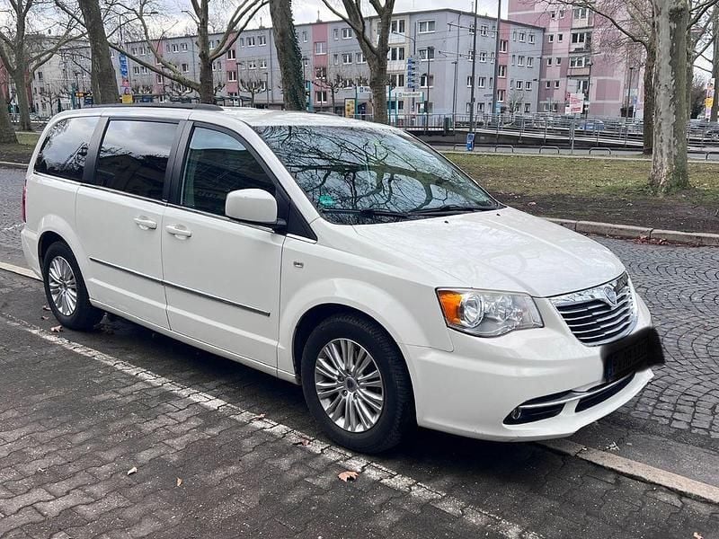 Gebraucht Lancia Voyager Gold 163 PS (119 kW) 2012 Weiß Van / Kleinbus
