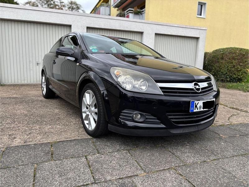 Schwarz Gebraucht 2006 Opel Astra GTC Edition+ Limousine | 2.150 € (Fairer Preis) - Bild 1/4
