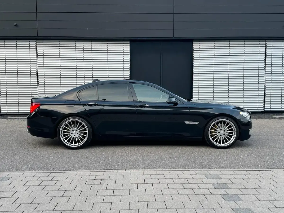 Gebraucht BMW 740 313 PS (230 kW) 2013 Schwarz Limousine