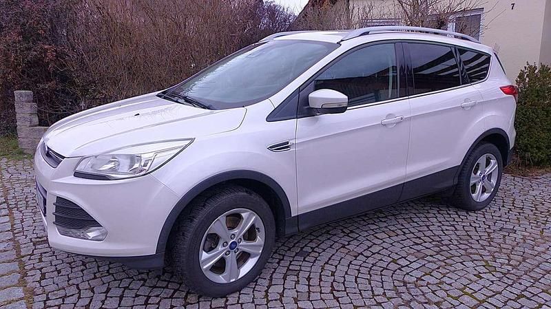 Gebraucht Ford Kuga SYNC Edition 150 PS (110 kW) 2016 Weiß SUV