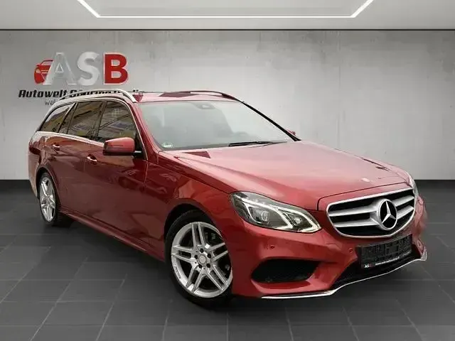 Gebraucht Mercedes E300 Avantgarde 231 PS (169 kW) 2013 Rot Limousine