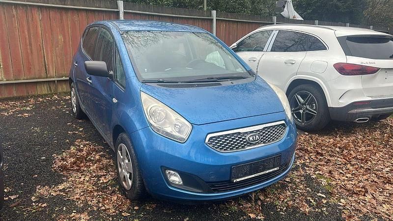 Second-hand Kia Venga Vision 90 CP (66 kW) 2011 Albastru Hatchback