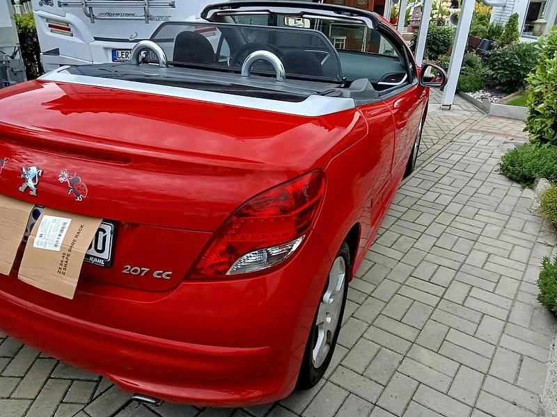 Rot Gebraucht 2011 Peugeot 207 CC Cabrio | 4.450 € (Etwas zu teuer) - Bild 1/4