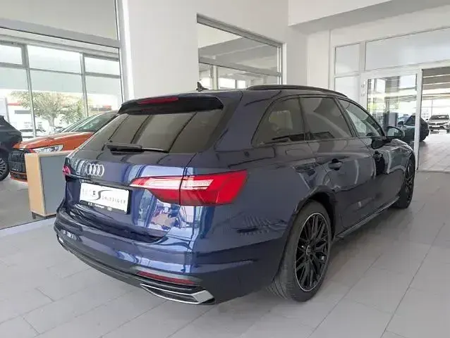 Gebraucht Audi A4 Advanced 163 PS (119 kW) 2023 Blau Kombi