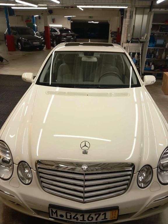 Weiß Gebraucht 2006 Mercedes E280 Elegance Limousine | 14.980 € - Bild 1/4