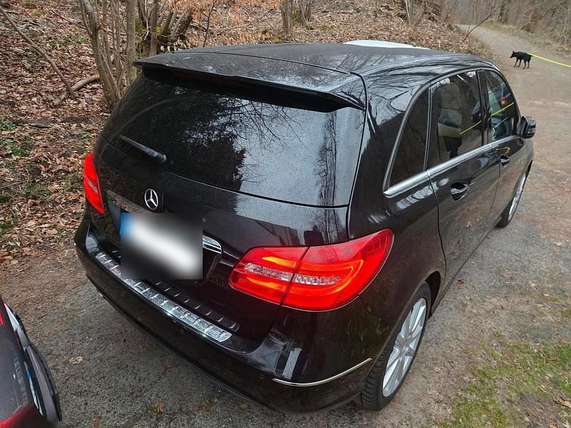 Gebraucht Mercedes B200 136 PS (100 kW) 2012 Schwarz Van / Kleinbus