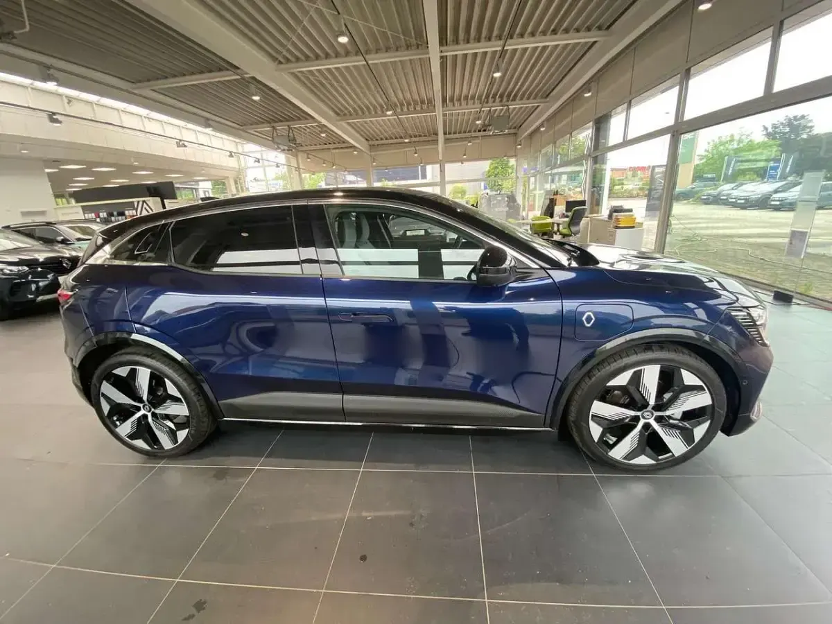 Gebraucht Renault Megane E-Tech Komfort 160 kW (218 PS) 2023 Nachtblau, dach bla Limousine