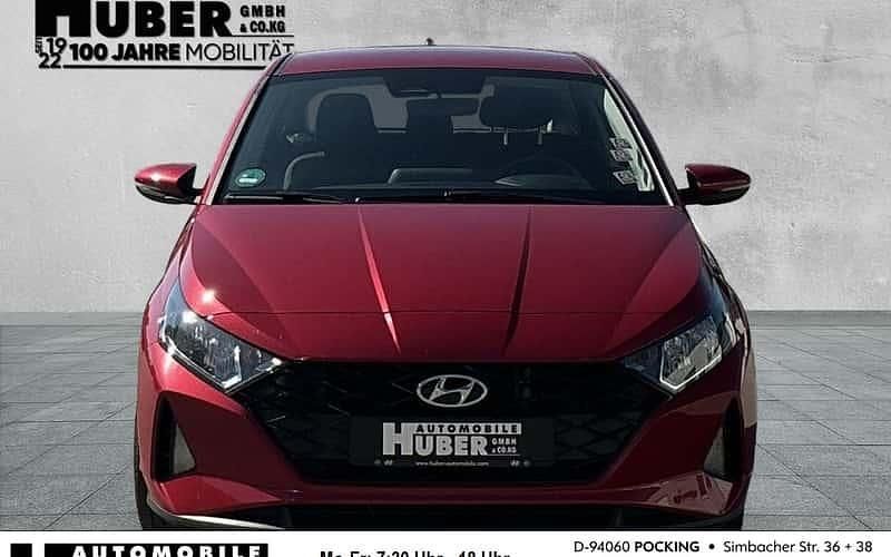 Rot Gebraucht 2021 Hyundai i20 Trend Limousine | 13.890 € (Fairer Preis) - Bild 1/4