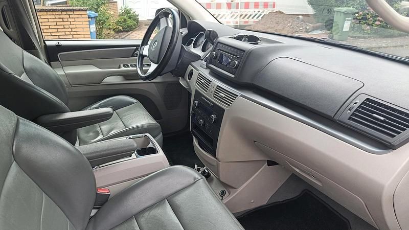 Schwarz Gebraucht 2009 VW Routan Van / Kleinbus | 5.500 € - Bild 1/4