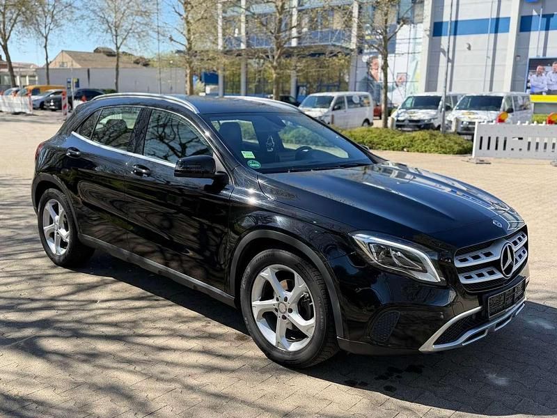 Gebraucht Mercedes GLA180 109 PS (80 kW) 2017 Schwarz SUV