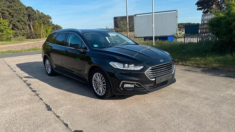 Gebraucht Ford Mondeo Titanium 150 PS (110 kW) 2021 Schwarz Kombi