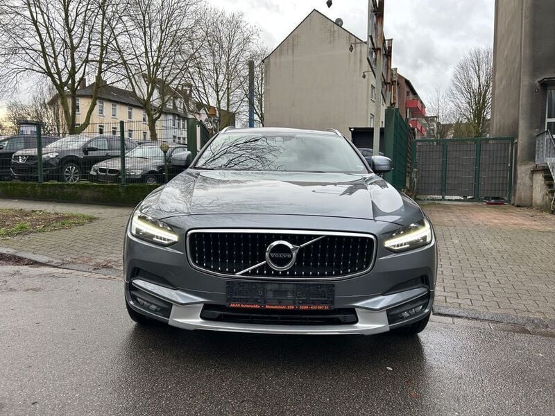 Grau Gebraucht 2017 Volvo V90 CC Pro Kombi | 21.450 € - Bild 1/4
