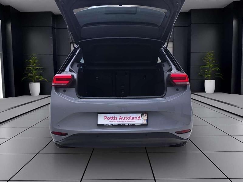 Grau Gebraucht 2024 VW ID.3 Pro Kleinwagen | 31.997 € (Guter Preis) - Bild 1/1