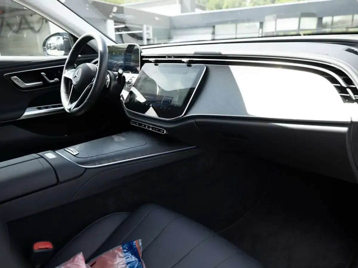 Gebraucht Mercedes E220 Avantgarde 197 PS (144 kW) 2025 Schwarz metalliclack obsidians Limousine
