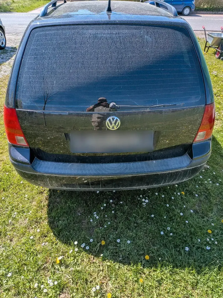 Second-hand VW Golf IV 105 CP (77 kW) 2001 Negru Break