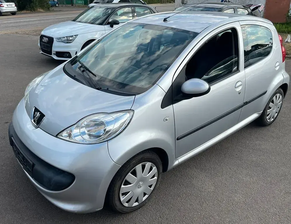 Gebraucht Peugeot 107 68 PS (50 kW) 2006 Grau Kleinwagen