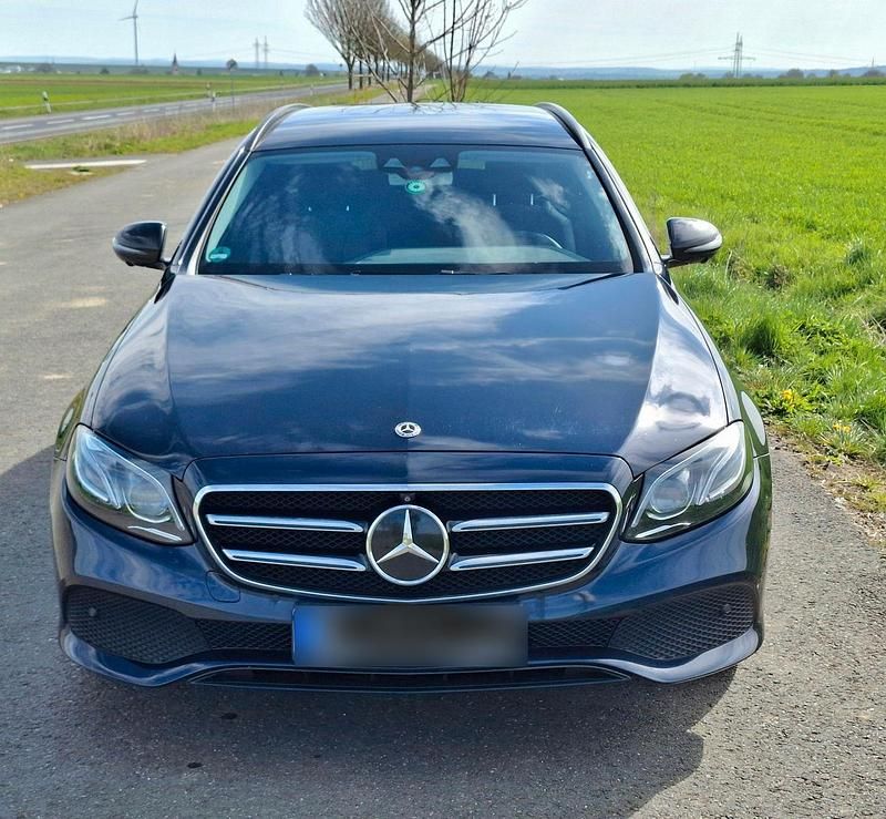 Gebraucht Mercedes E250 Avantgarde 211 PS (155 kW) 2017 Blau Kombi