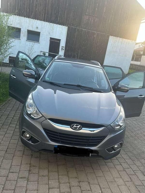 Grau Gebraucht 2011 Hyundai ix35 Style SUV | 7.000 € (Fairer Preis) - Bild 1/4