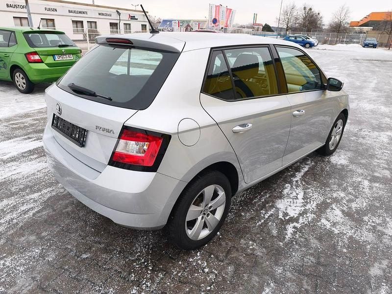 Gebraucht Skoda Fabia Ambition 60 PS (44 kW) 2016 Silber Limousine