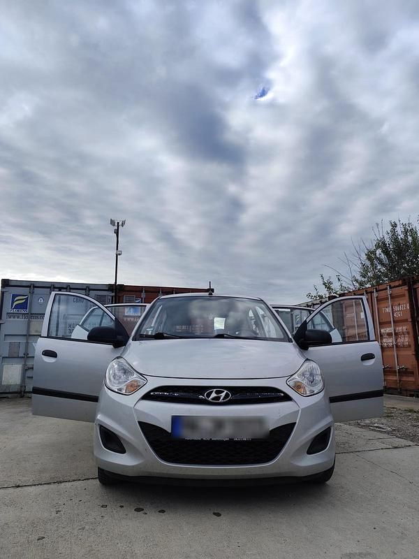 Silber Gebraucht 2013 Hyundai i10 Kleinwagen | 4.750 € (Teuer) - Bild 1/4