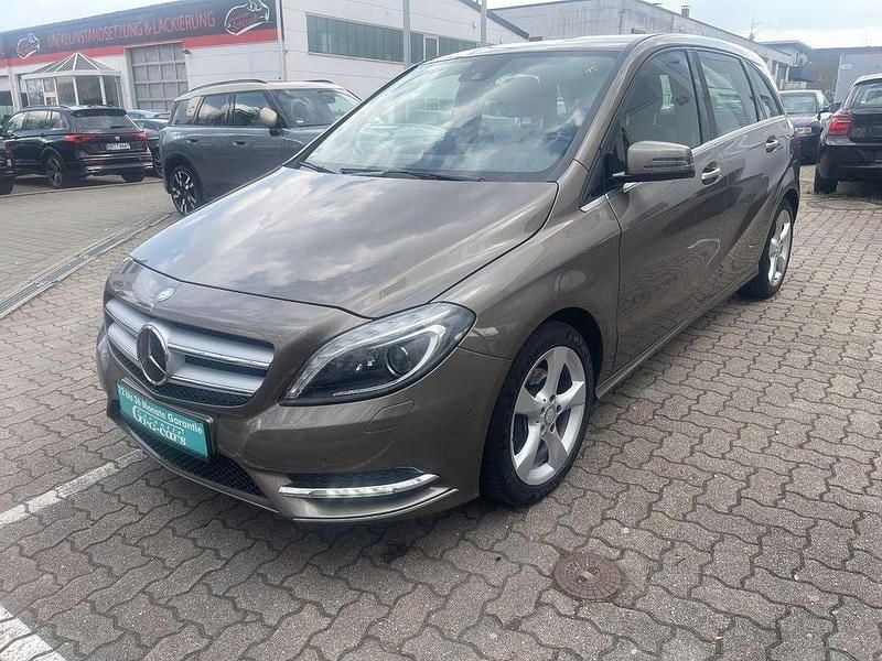 Gebraucht Mercedes B200 136 PS (100 kW) 2013 Grau Van / Kleinbus