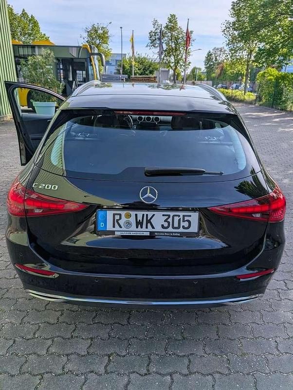 Gebraucht Mercedes C200 Avantgarde 204 PS (150 kW) 2022 Kombi