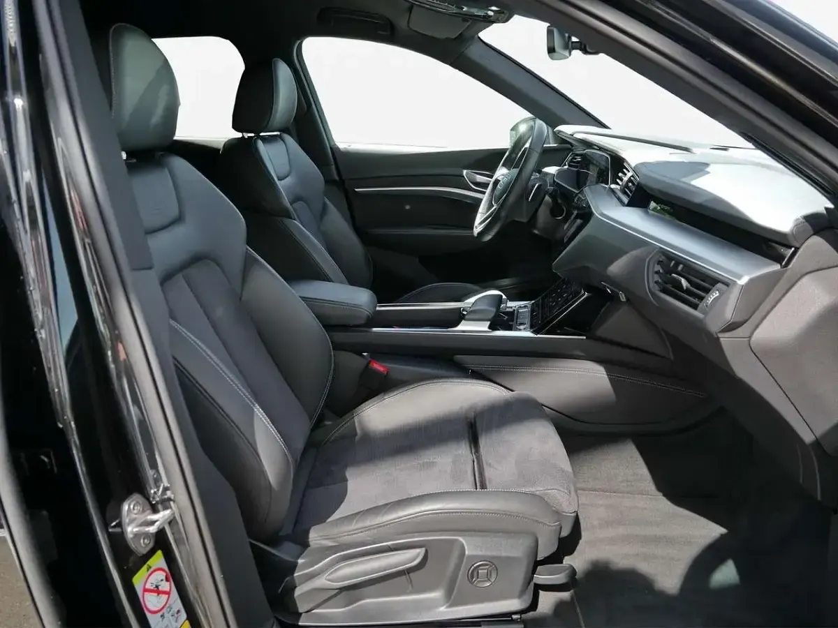 Gebraucht Audi e-tron S-Line 339 kW (462 PS) 2023 Mythosschwarz metallic SUV