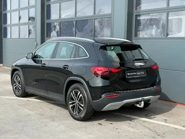Gebraucht Mercedes GLA200 163 PS (119 kW) 2025 Unilack nachtschwarz SUV
