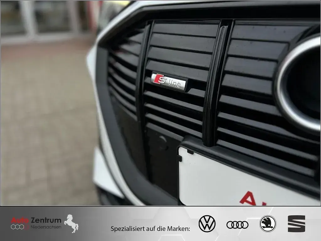 Gebraucht Audi e-tron S-Line 300 kW (408 PS) 2022 Glacier white metallic SUV