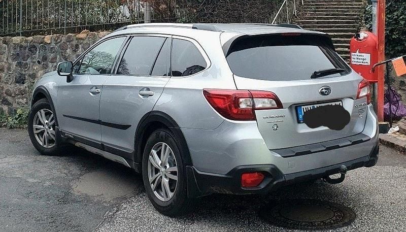 Silber Gebraucht 2015 Subaru Outback Comfort Kombi | 10.100 € (Fairer Preis) - Bild 1/3