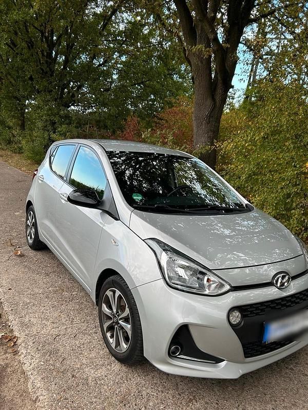 Silber Gebraucht 2020 Hyundai i10 YES! Kleinwagen | 12.299 € (Etwas zu teuer) - Bild 1/4