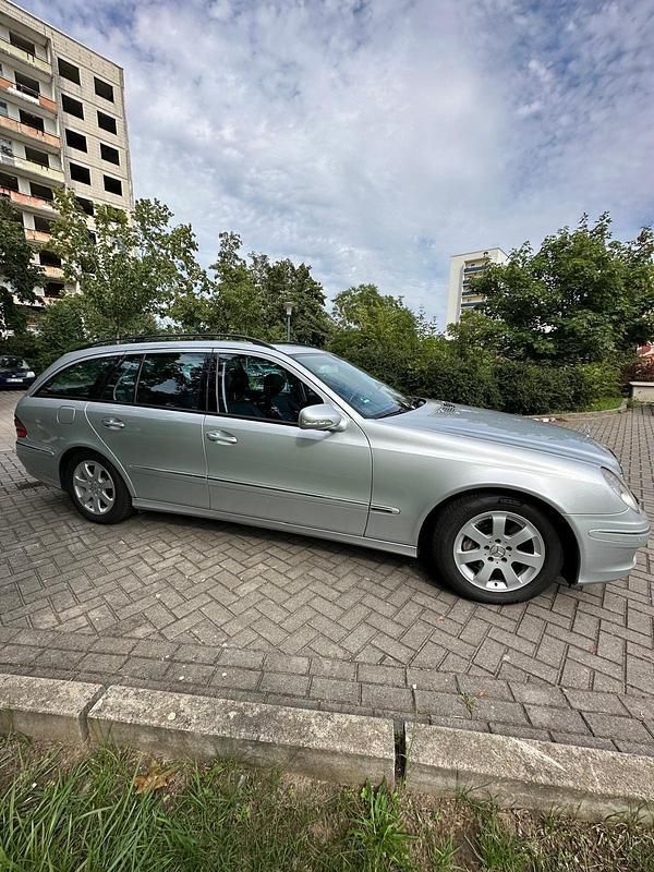 Silber Gebraucht 2008 Mercedes E280 Kombi | 4.000 € (Etwas zu teuer) - Bild 1/4