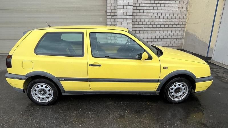 Gelb Gebraucht 1995 VW Golf III GT Kleinwagen | 1.999 € - Bild 1/4