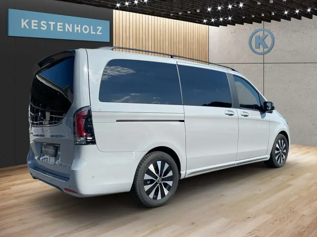 Gebraucht Mercedes EQV300 150 kW (204 PS) 2024 Alpingrau Van / Kleinbus