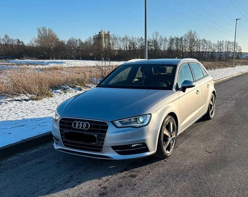 Silber Gebraucht 2015 Audi A3 Sport Limousine | 10.800 € (Fairer Preis) - Bild 1/4