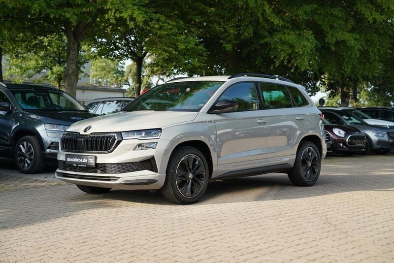 Steelgrau Gebraucht 2022 Skoda Karoq SportLine SUV | 30.889 € (Fairer Preis) - Bild 1/4