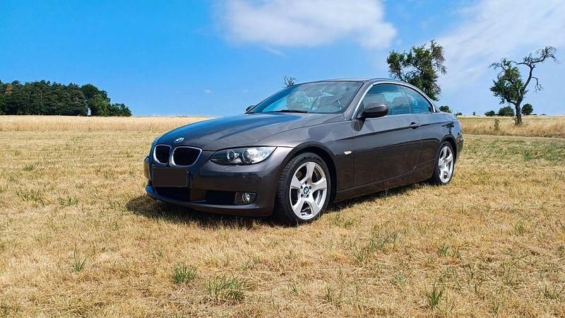 Braun Gebraucht 2010 BMW 320 Cabriolet Sport Line Cabrio | 11.500 € (Fairer Preis) - Bild 1/4