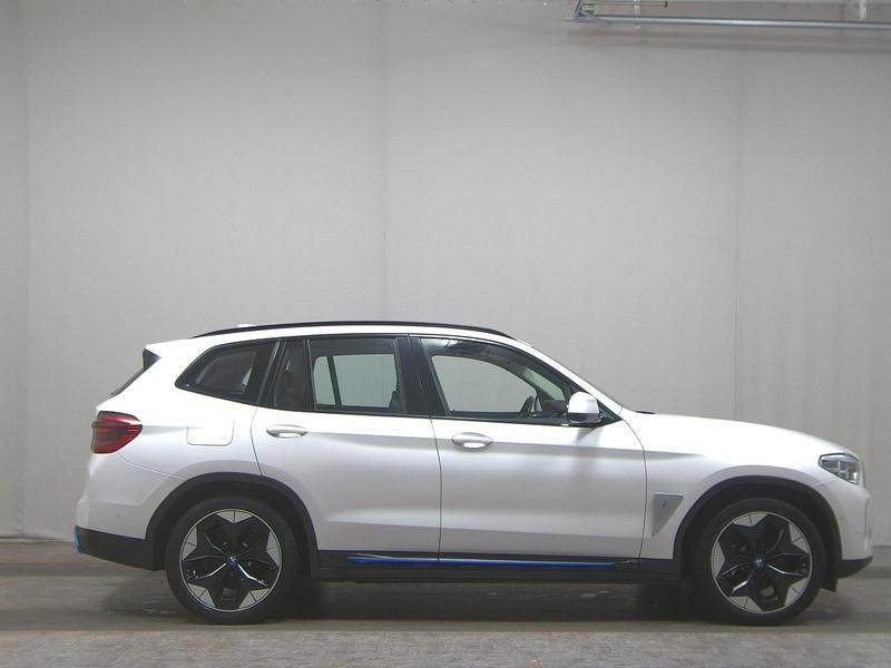 Weiss Gebraucht 2021 BMW iX3 Impressive SUV | 28.980 € (Guter Preis) - Bild 1/4