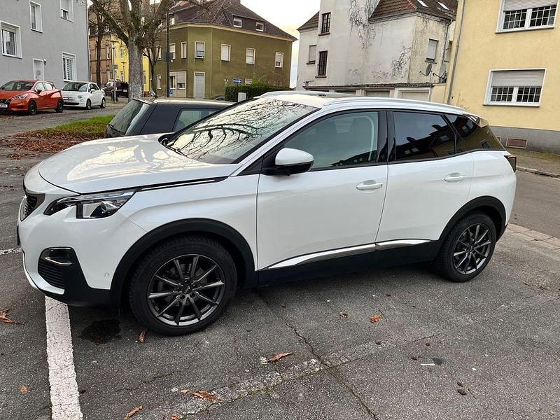 Weiß Gebraucht 2019 Peugeot 3008 Allure SUV | 18.700 € (Fairer Preis) - Bild 1/4