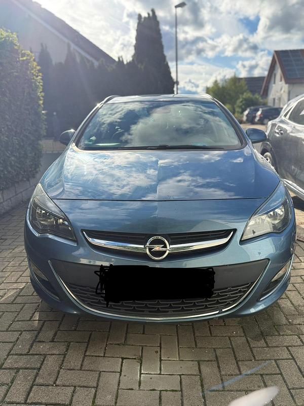 Blau Gebraucht 2012 Opel Astra Kombi | 4.800 € (Fairer Preis) - Bild 1/4