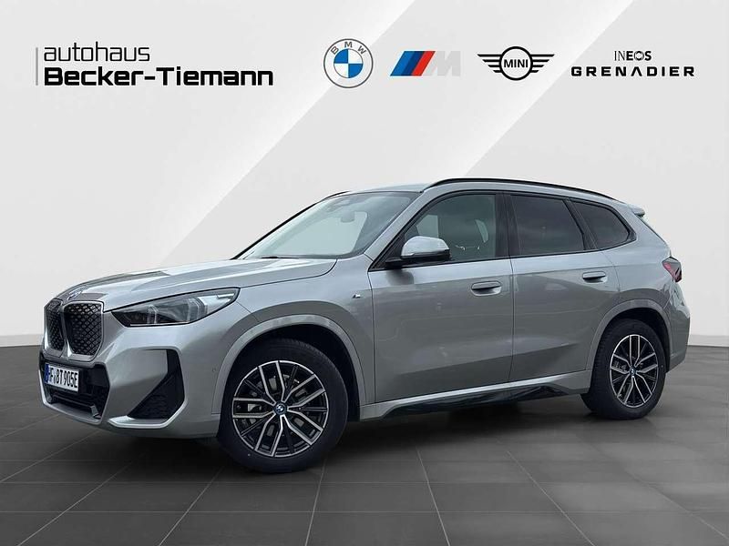 Spacesilber Gebraucht 2025 BMW iX1 M Sport SUV | 46.886 € (Fairer Preis) - Bild 1/4