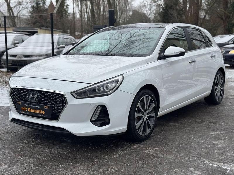 Gebraucht Hyundai i30 Premium 110 PS (80 kW) 2017 Weiß Limousine