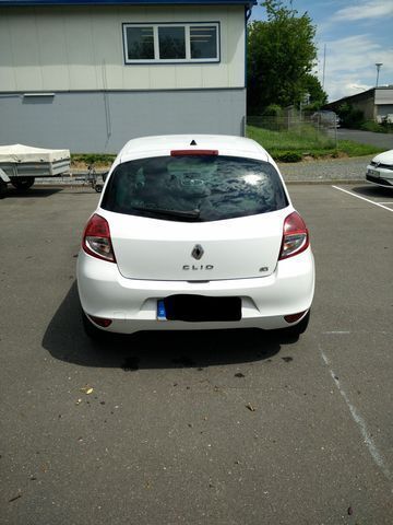 Gebraucht Renault Clio II Dynamique 88 PS (64 kW) 2011 Weiß Kleinwagen